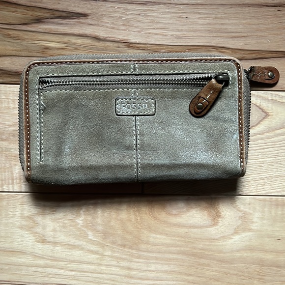 AUTHENTIC Fossil Clutch wallet - Picture 2 of 11